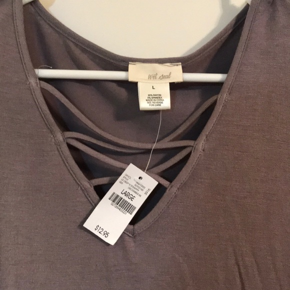 Wet Seal Gray Long Sleeve Deep V Crop Top - Picture 3 of 4